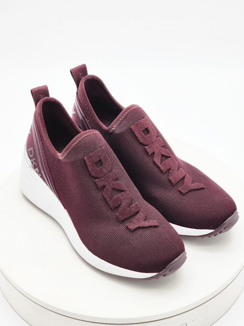 DKNY Keeva Women’s Wine Burgundy Wedge Slip-On Sneakers Size 6.5